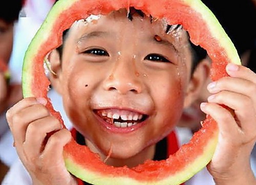 娱乐圈的幕后戏：吃瓜婆和吃瓜女星的神秘剧组故事揭秘